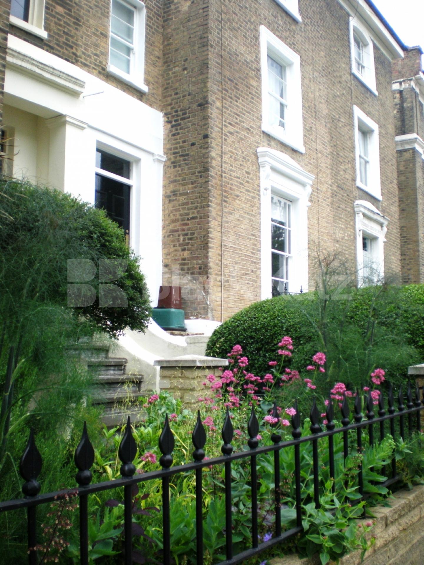 			LARGE 4 BED / 2 BATH!, 4 Bedroom, 1 bath, 1 reception Flat			 St Johns Villas, ARCHWAY N19